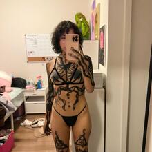  Nude