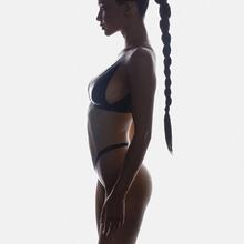  Nude