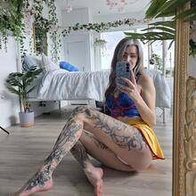  Nude