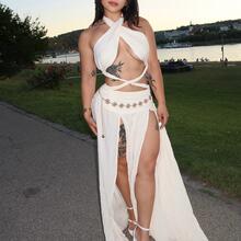  Nude