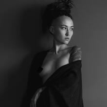  Nude