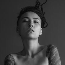 Nude