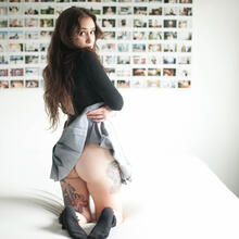  Nude