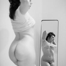  Nude