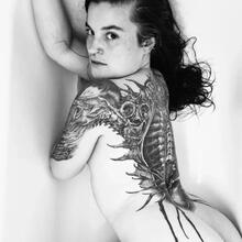  Nude