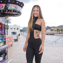  Nude