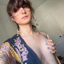  Nude