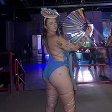  Nude