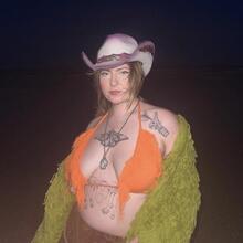  Nude
