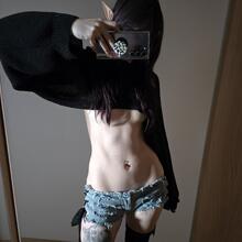  Nude