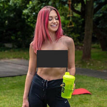  Nude