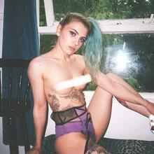  Nude