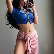  Nude