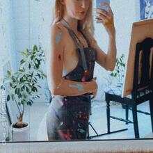  Nude