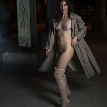  Nude
