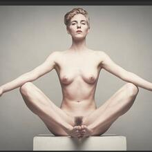  Nude