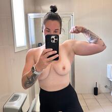  Nude