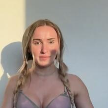  Nude