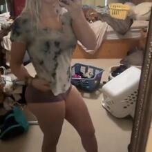  Nude