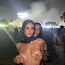  Nude