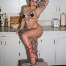  Nude