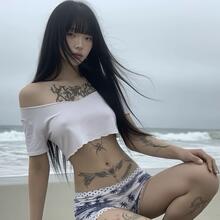 Nude