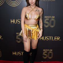  Nude