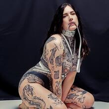  Nude