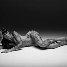  Nude