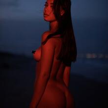 Nude
