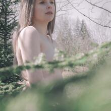  Nude