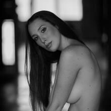  Nude