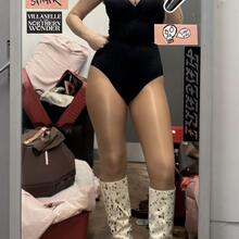  Nude
