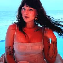  Nude