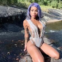  Nude
