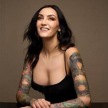  Nude