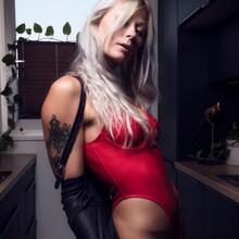  Nude