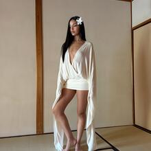  Nude
