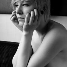  Nude