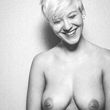  Nude