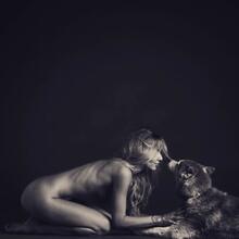  Nude