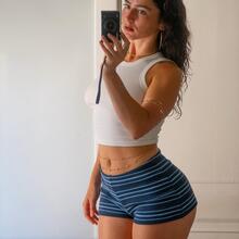  Nude