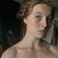  Nude