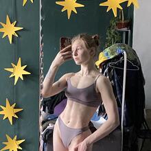  Nude