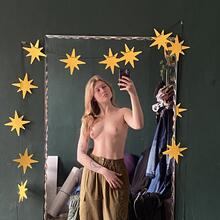  Nude