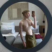  Nude