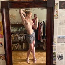  Nude