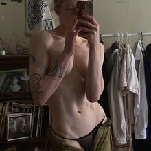  Nude