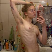  Nude