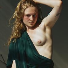  Nude